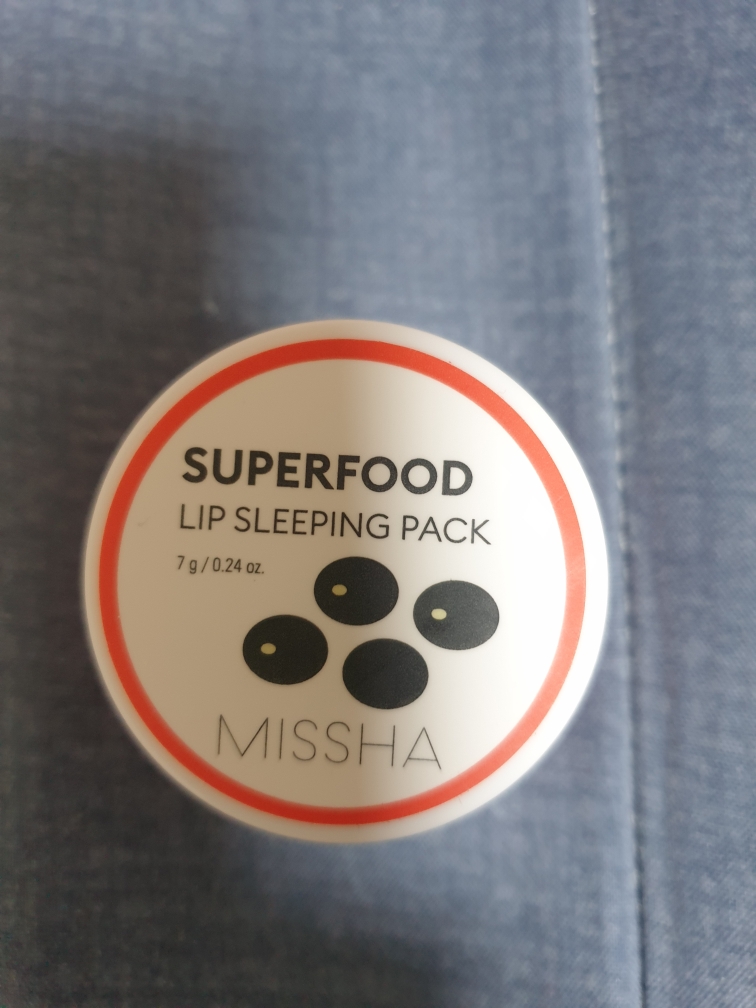 Real user review photo of Superfood Black Bean Lip Sleeping Pack