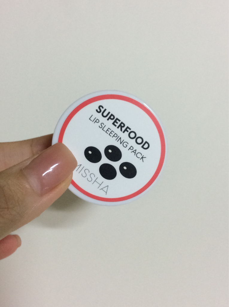 Real user review photo of Superfood Black Bean Lip Sleeping Pack