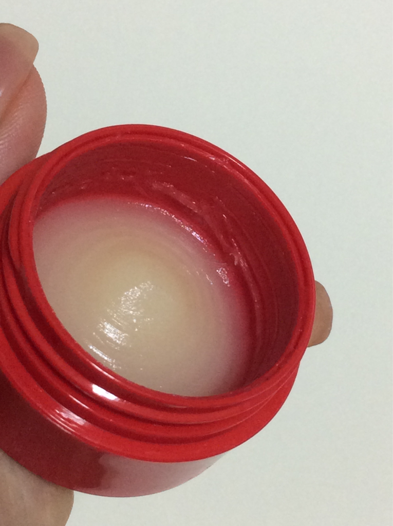 Real user review photo of Superfood Black Bean Lip Sleeping Pack