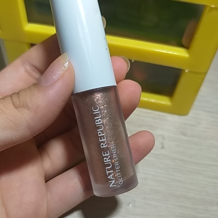 네이처리퍼블릭 (NATUREREPUBLIC) 글리터 라이너 [03 칵테일핑크] review image