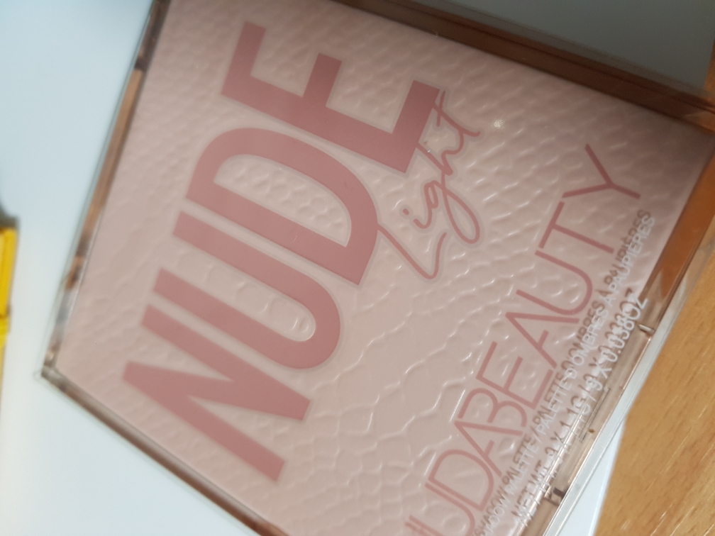 후다뷰티 (HudaBeauty) 라이트 누드 옵세션 아이섀도 팔레트 review image