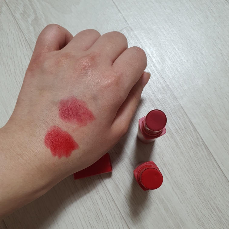 Real user review photo of Mad Matte Lip [003 Red Supreme]