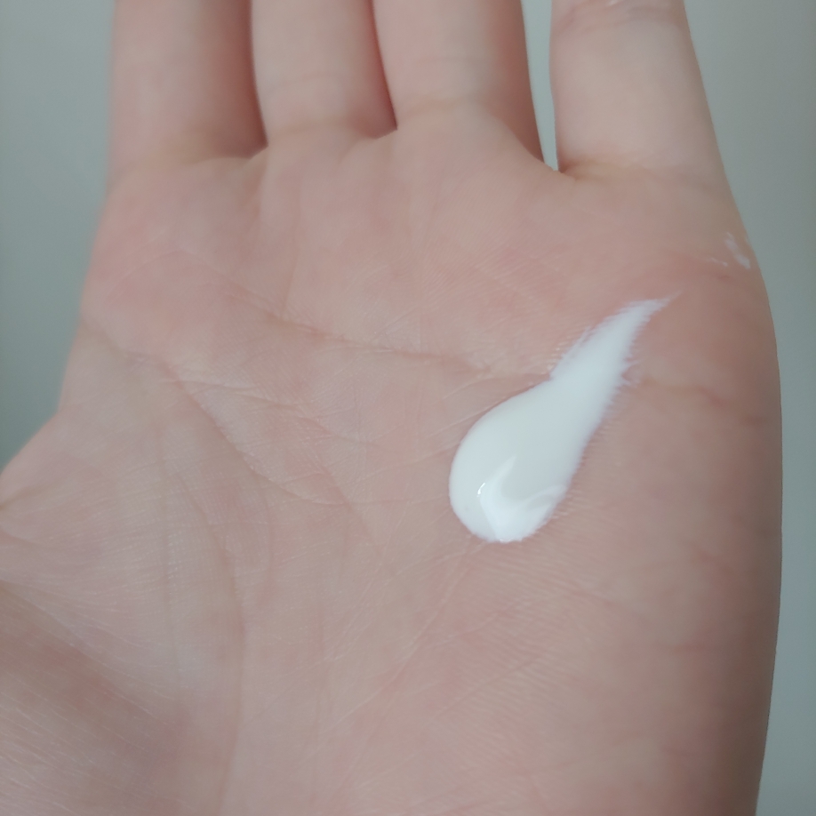 Real user review photo of Sunprise Mild Airy Finish [SPF50+/PA+++]