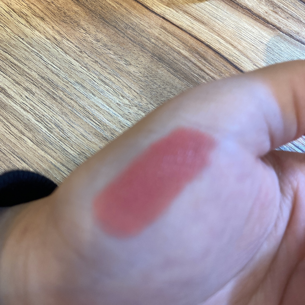 贝拉唇膏-丝绒 [BE103 卡因裸色]的真实用户使用照片