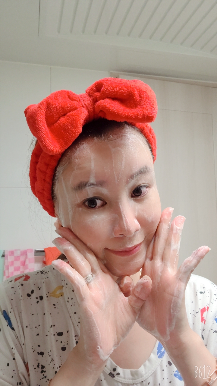 BOM (비오엠) 에잇 티 클렌징 폼 review image