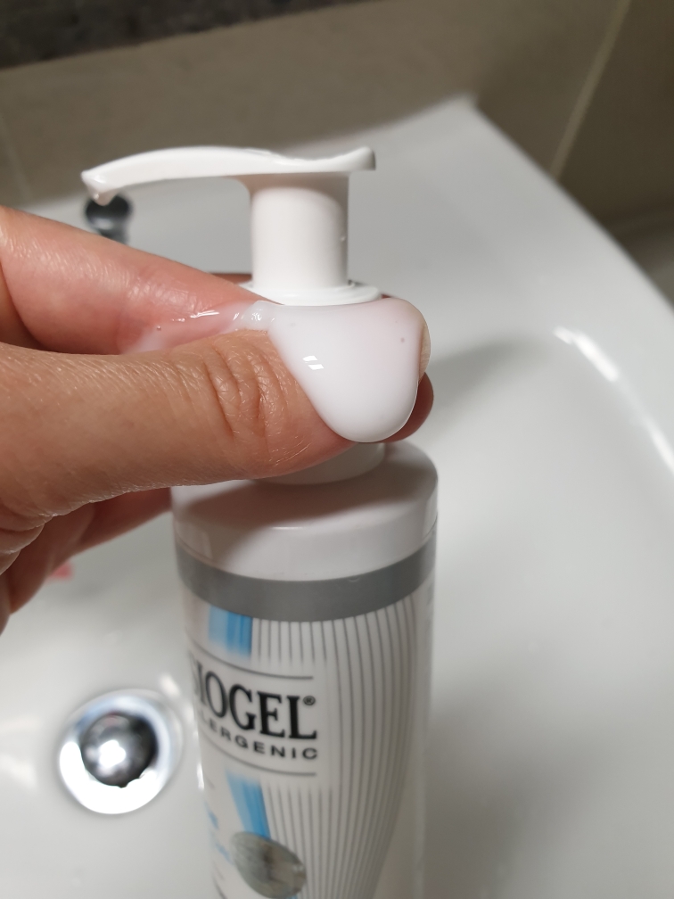 피지오겔 (PHYSIOGEL) 데일리 디펜스 젠틀 페이셜 클린저 review image