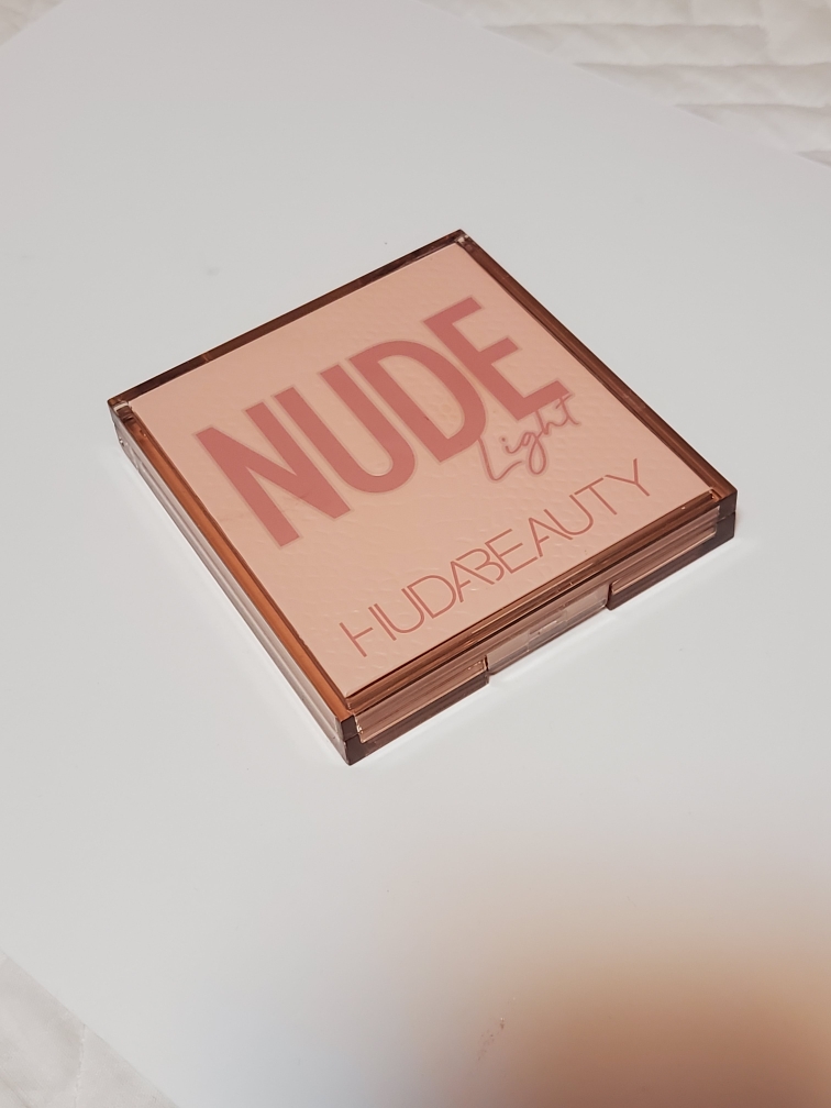 후다뷰티 (HudaBeauty) 라이트 누드 옵세션 아이섀도 팔레트 review image