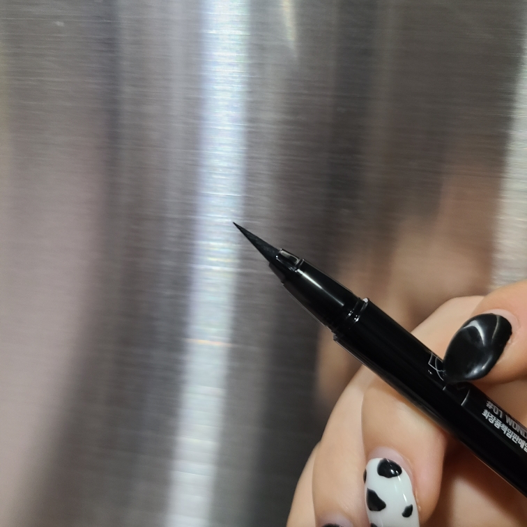 BOM (비오엠) 원더프루프 펜 아이라이너 [#01 원더블랙] review image