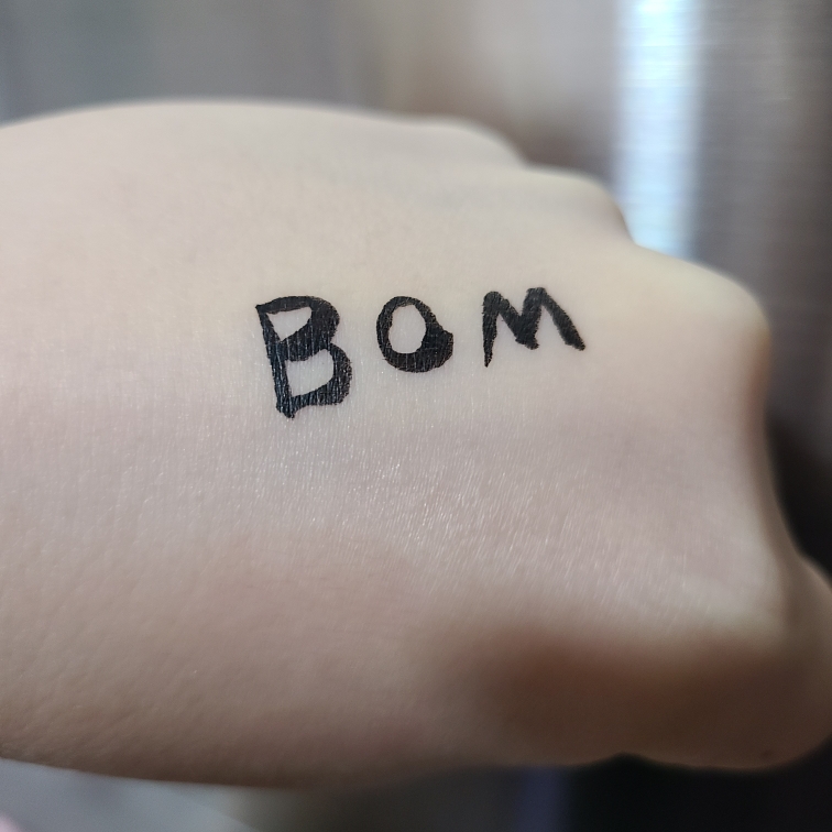 BOM (비오엠) 원더프루프 펜 아이라이너 [#01 원더블랙] review image