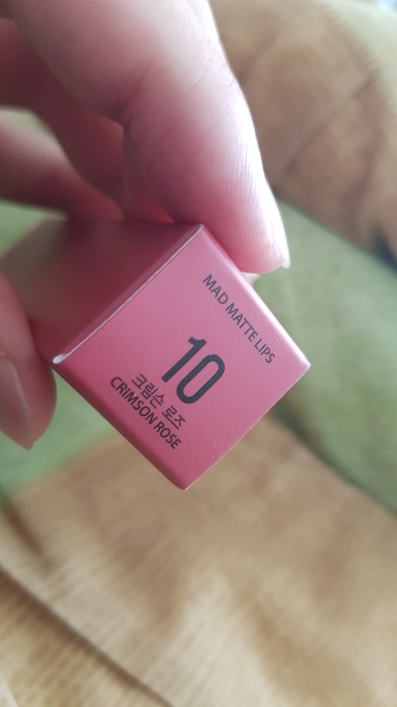 疯狂哑光唇膏[010 深红玫瑰]的真实用户使用照片