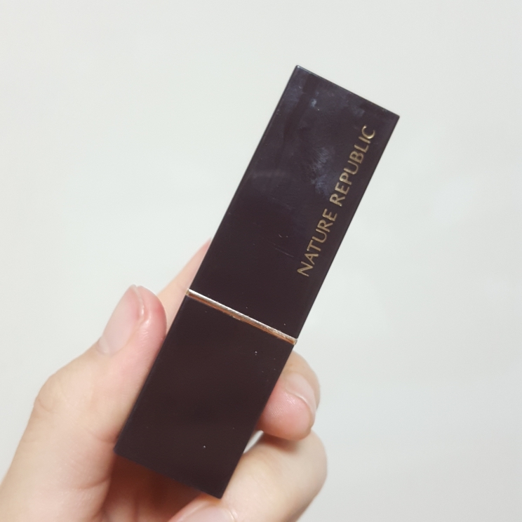 네이처리퍼블릭 (NATUREREPUBLIC) 키스 마이 에어리 매트 립스틱 [04 소프트누디] review image