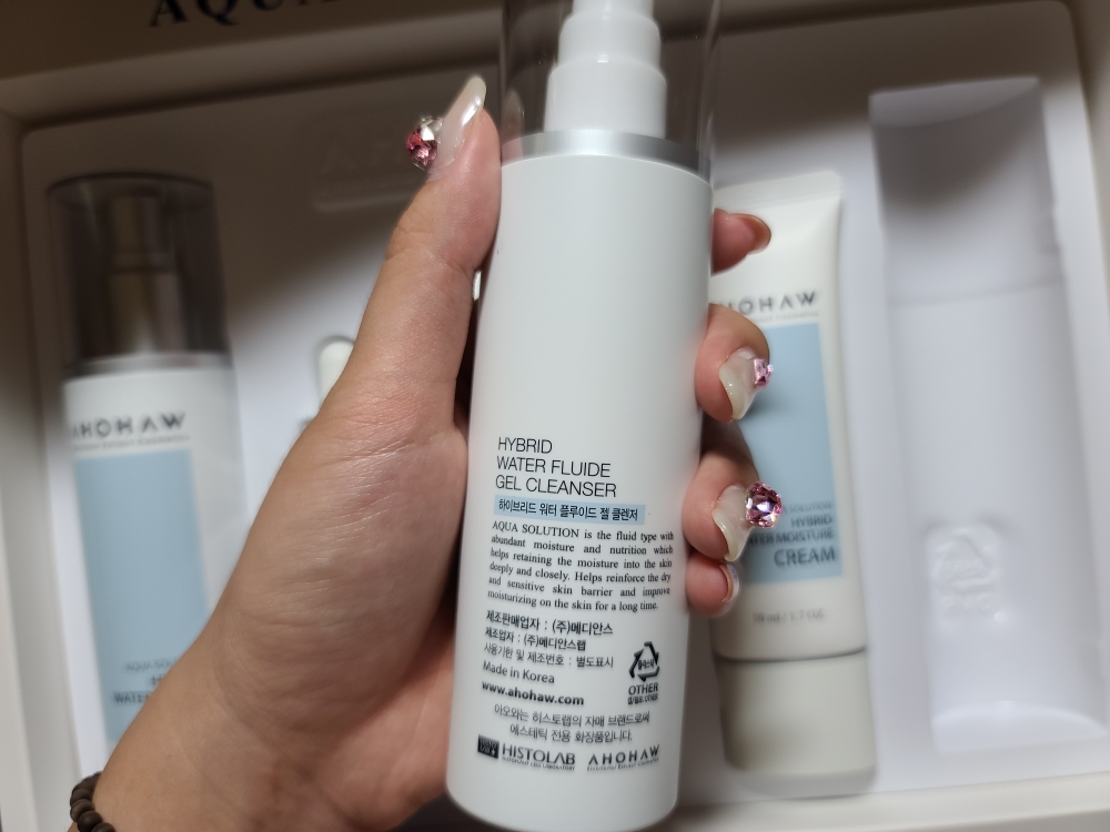 混合型水-液凝胶洁面乳的真实用户使用照片