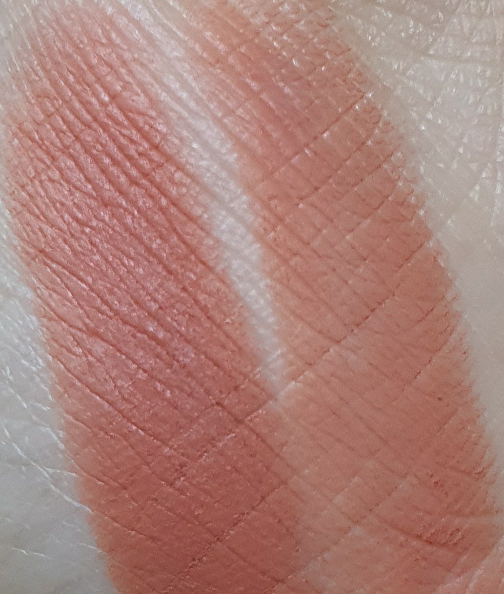 柔润哑光唇膏 [善与爱］的真实用户使用照片