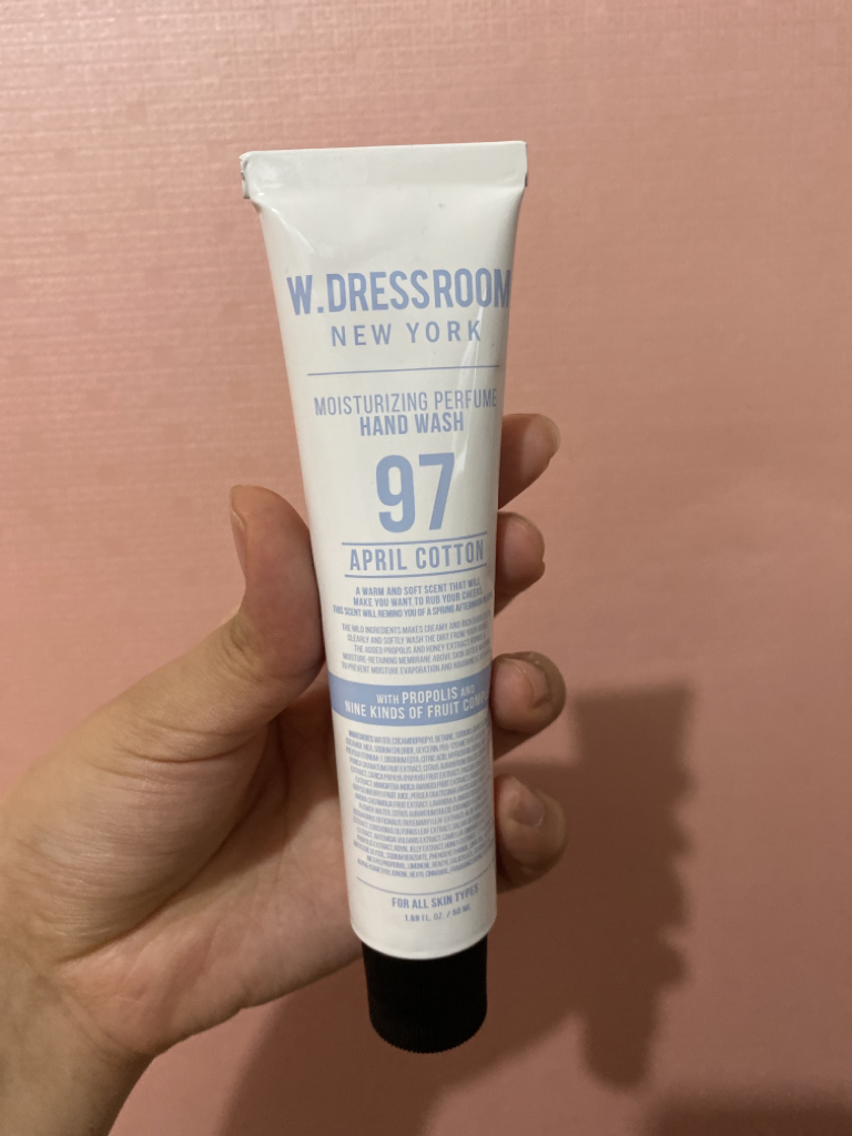 더블유드레스룸 (W.DRESSROOM) 퍼퓸 핸드워시 [No.97 에이프릴코튼] review image