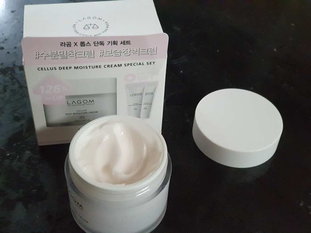 深层保湿霜的真实用户使用照片