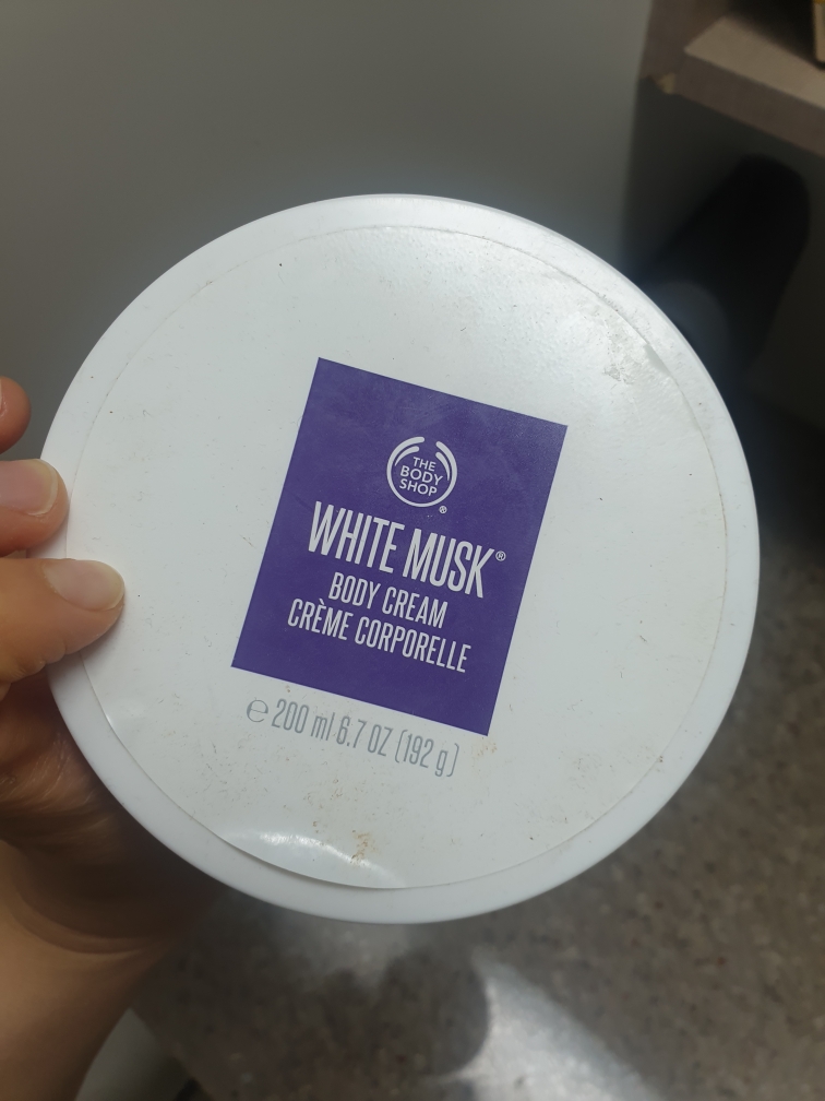 THEBODYSHOP White Musk Body Cream review image