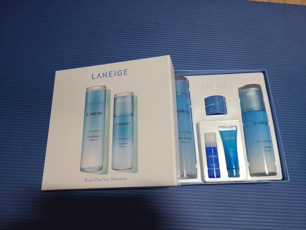 Real user review photo of Essential Power Skin Refiner [Light]