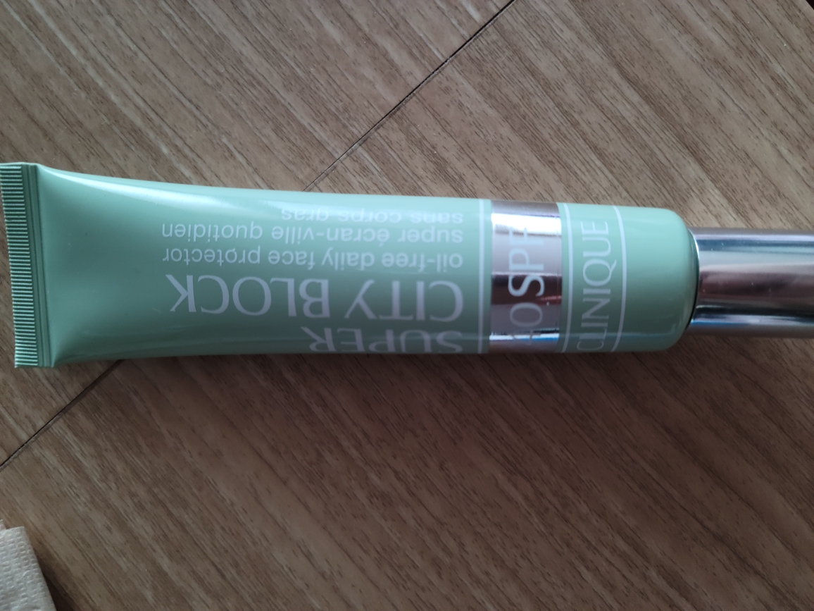 크리니크 (CLINIQUE) 수퍼 시티 블록 오일 프리 데일리 페이스 프로텍터 [SPF40/PA++] review image