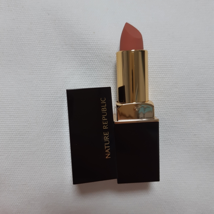 네이처리퍼블릭 (NATUREREPUBLIC) 키스 마이 에어리 매트 립스틱 [04 소프트누디] review image