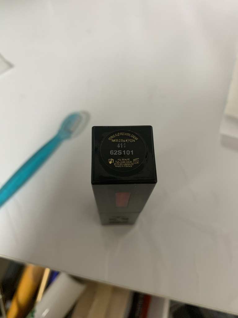 입생로랑뷰티 (YVESSAINTLAURENTBEAUTY) 베르니 아 레브르 바이닐 크림 립 스테인 [411 리듬레드] (비닐틴트) review image