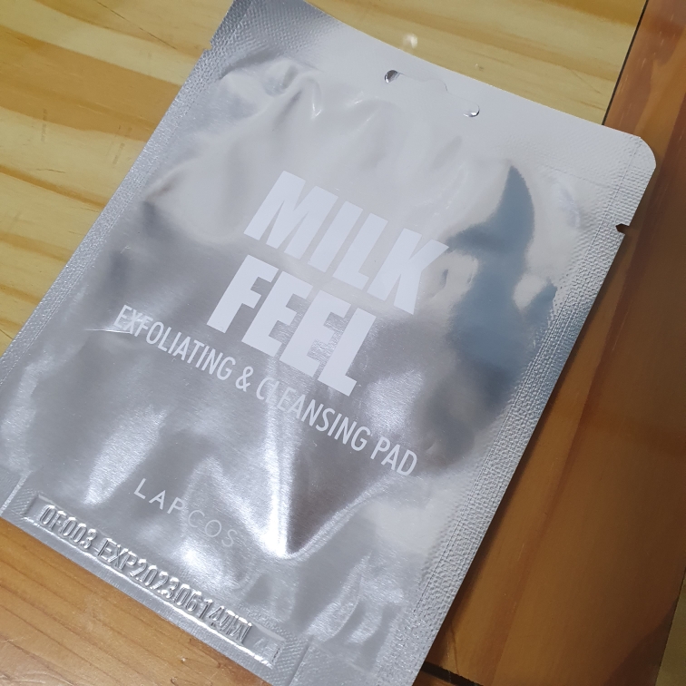 LAPCOS Milk Peel Cleansing Pad review image