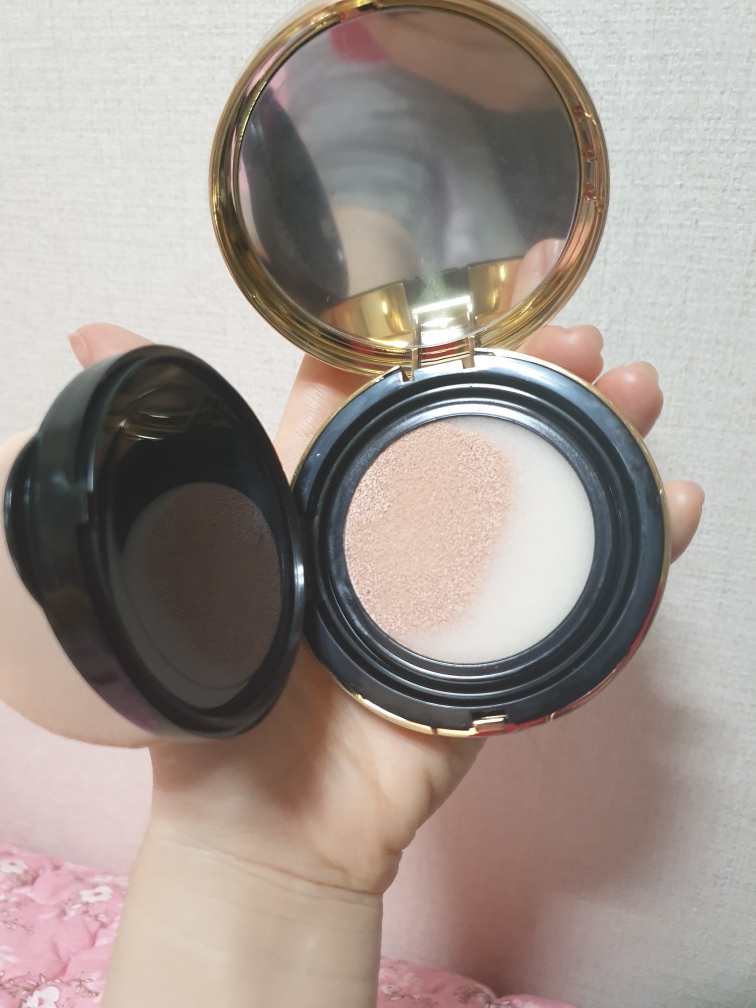 清洁弧形气垫粉底霜[SPF50+/PA+++][21号水光粉嫩米色]的真实用户使用照片