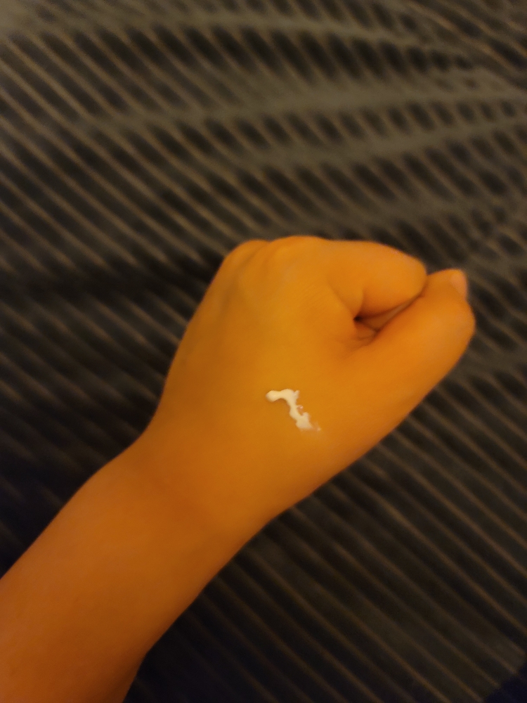 Real user review photo of B1 Blue Light + UV Blocking Distance [SPF50+/PA++++] [For Dry Skin]