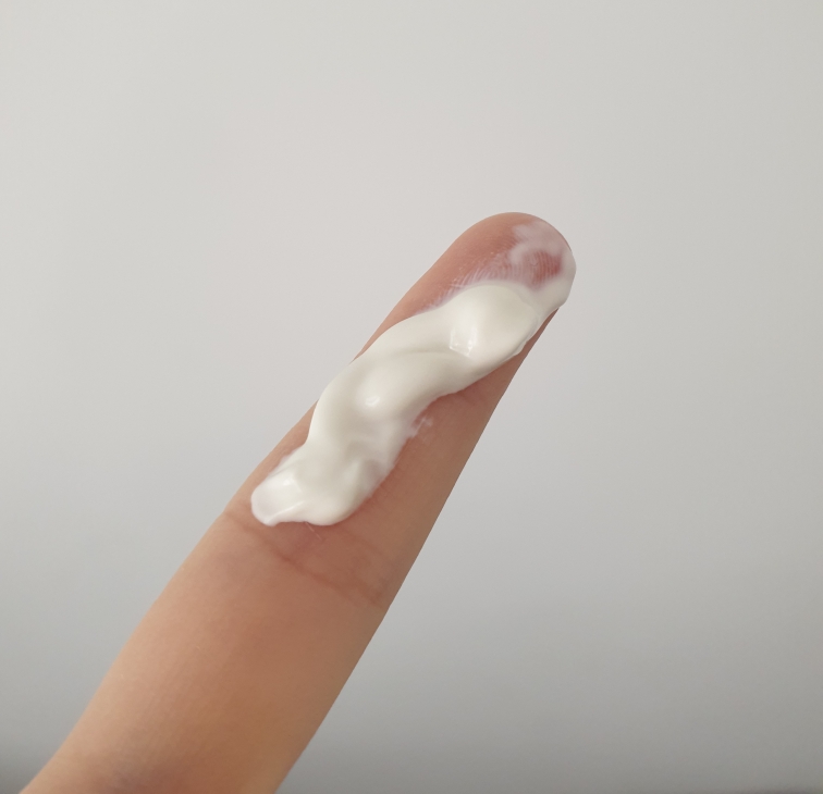 케어놀로지 (Carenology) 쓰리 액티브 디펜스 선크림 [SPF50+/PA++++] review image