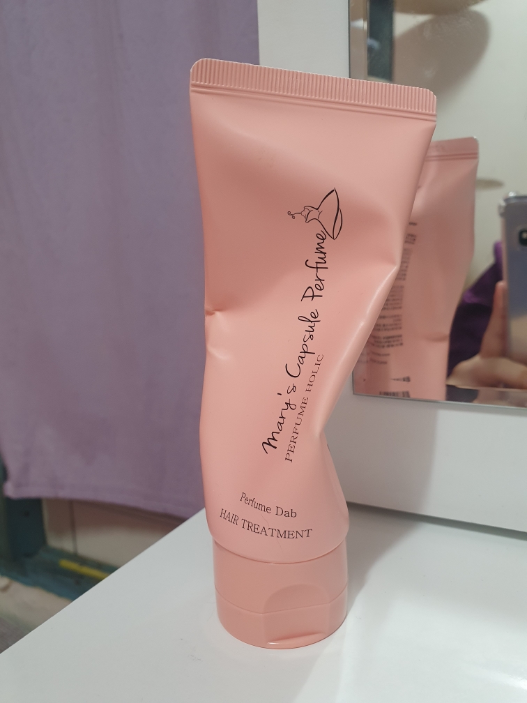퍼퓸홀릭 (PERFUMEHOLIC) 마리 캡슐 퍼퓸 댑 헤어 트리트먼트 [05 마릴린먼로] review image