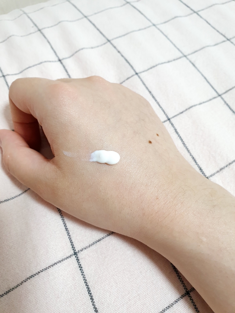 FIRSTPICK Magic Mild Sun Block Cream [SPF50+/PA+++] review image