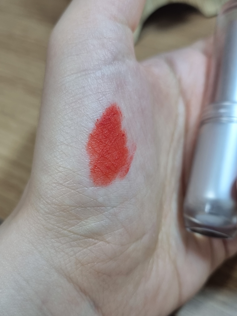 露丝无限至尊哑光奶油色调唇膏[OR570 江南橙]的真实用户使用照片