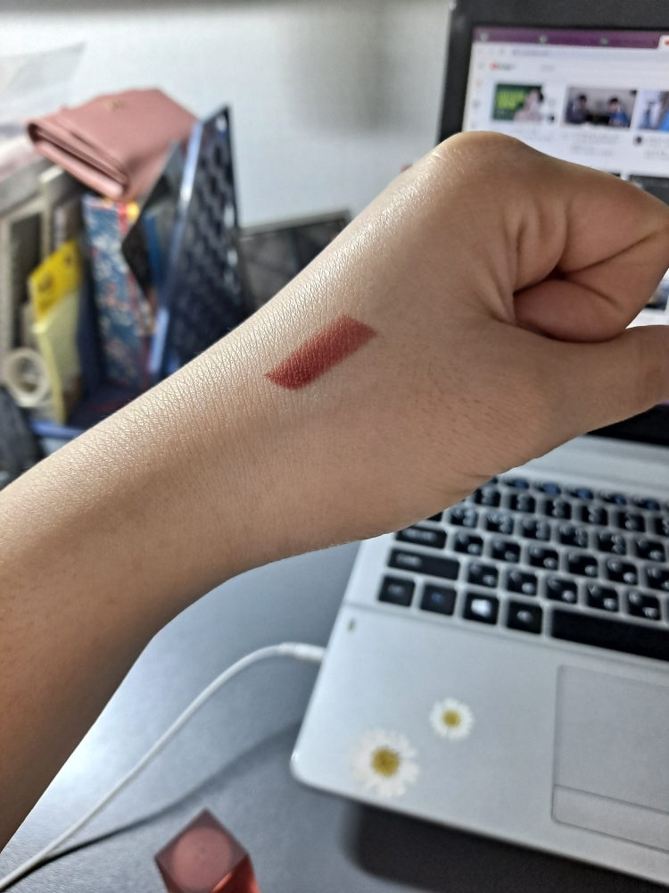 Real user review photo of Last Powder Lipstick [04 Just Forget]