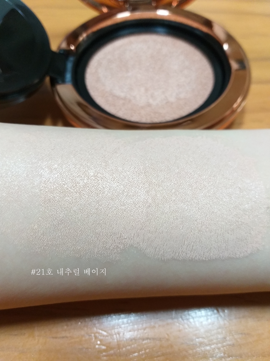 메이크업헬퍼 (MAKEUPHELPER) 아트 쿠션 펄 샤이닝 모이스처 커버 [SPF50+/PA+++] [21호 내추럴베이지] review image