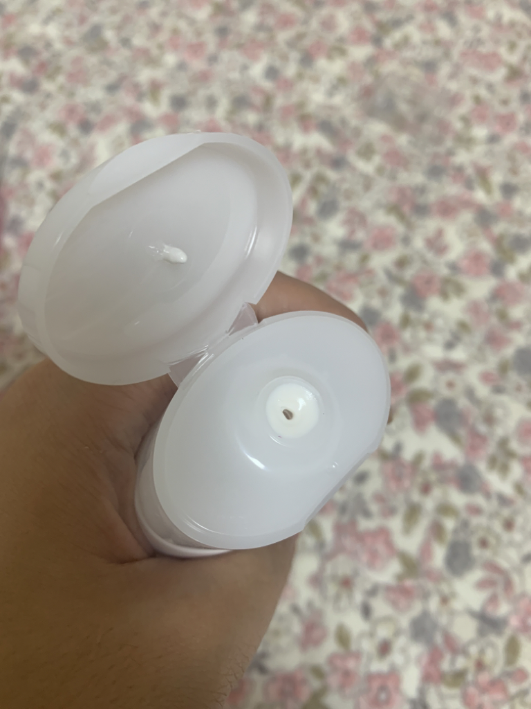 UVA OUT 亮肤防晒霜 [SPF50+/PA+++]的真实用户使用照片