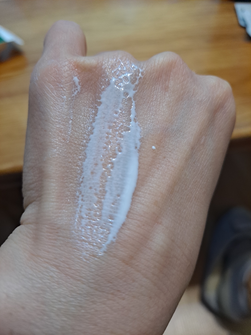 맥퀸뉴욕 (MACQUEENNEWYORK) 하얀우유 톤업 선크림 [SPF50+/PA++++] review image