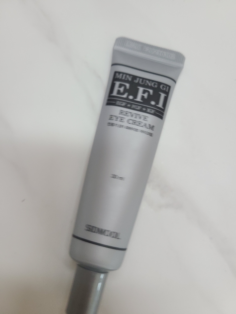 Minjunggi EFI 眼霜的真实用户使用照片