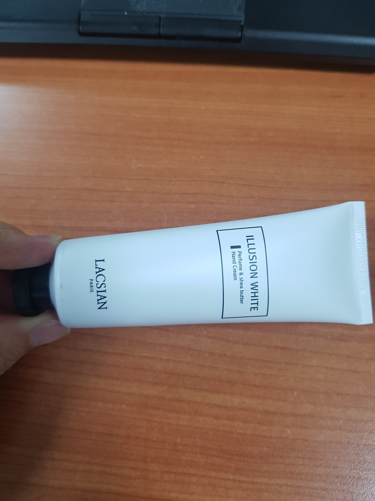 라끄시안 (LACSIAN) 일루션 화이트 퍼퓸 핸드크림 review image