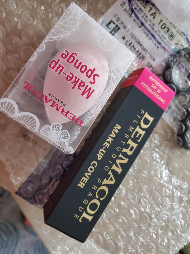 Real user review photo of Makeup Cover Waterproof Foundation [No.208 Bright Beige]