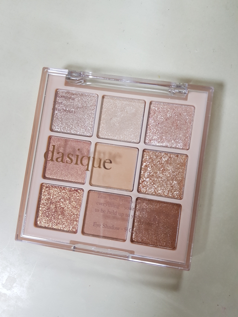 Real user review photo of Shadow Palette [09 Sweet Cereal]