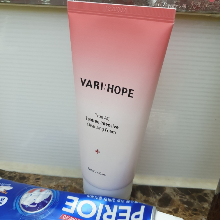 VARI:HOPE 真正的茶树精华深层清洁洗面奶 common.review image