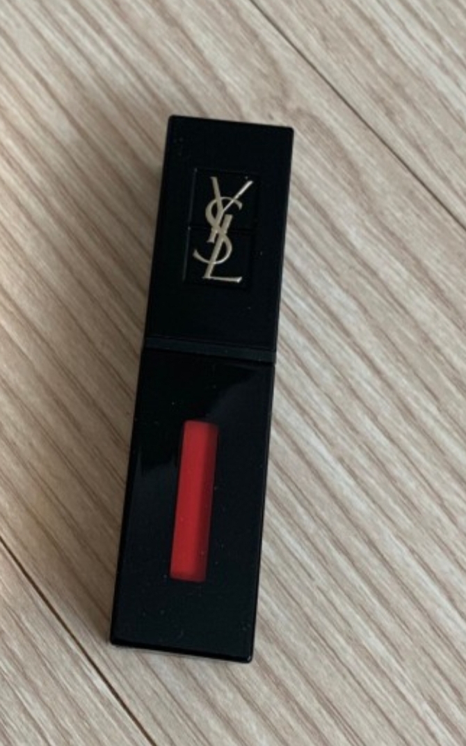입생로랑뷰티 (YVESSAINTLAURENTBEAUTY) 베르니 아 레브르 바이닐 크림 립 스테인 [411 리듬레드] (비닐틴트) review image