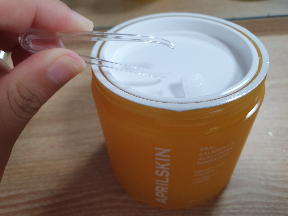 에이프릴스킨 (APRILSKIN) 리얼 카렌둘라 히알루로닉 토너 패드 review image
