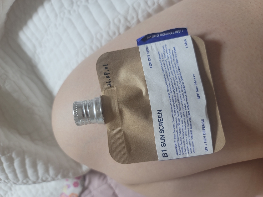 Real user review photo of B1 Blue Light + UV Blocking Distance [SPF50+/PA++++] [For Dry Skin]