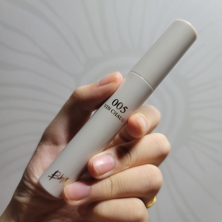 Real user review photo of Glow Lip Tint [05 Bank Show Bottle]
