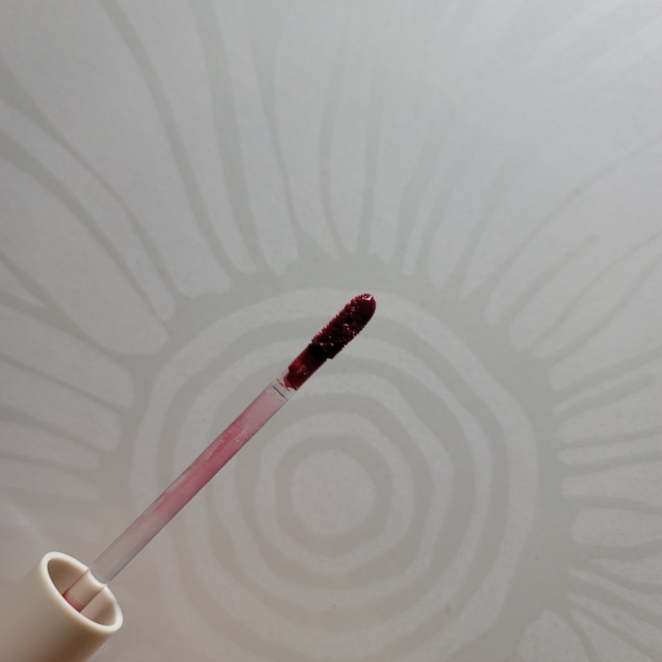 Real user review photo of Glow Lip Tint [05 Bank Show Bottle]