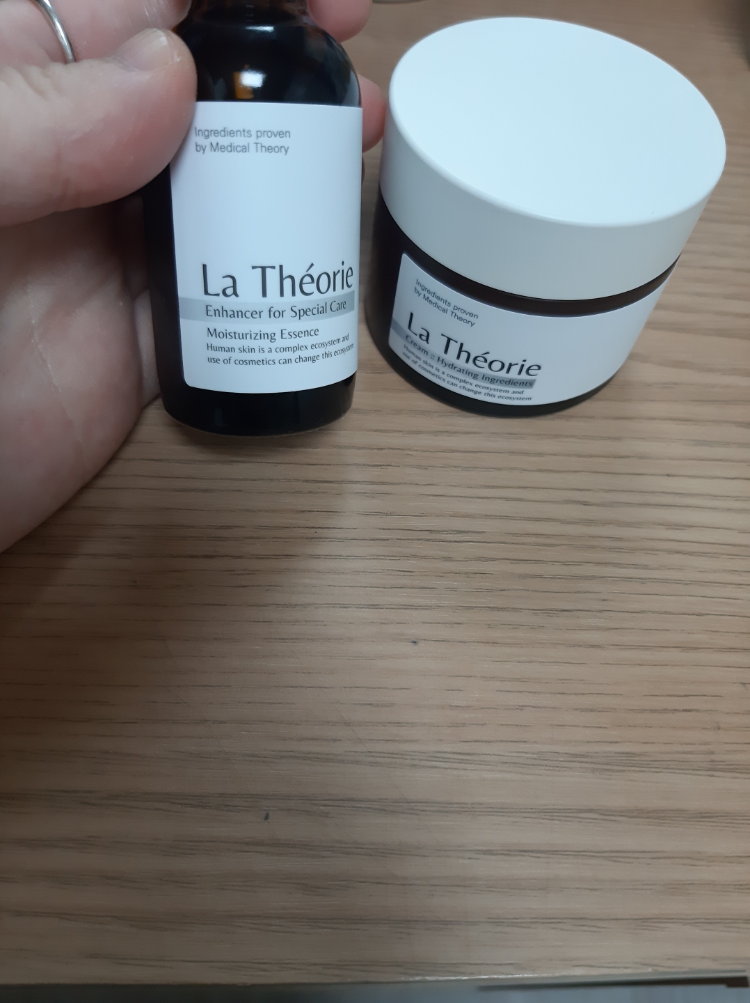 LaTheorie 因赫瑟保湿精华 common.review image