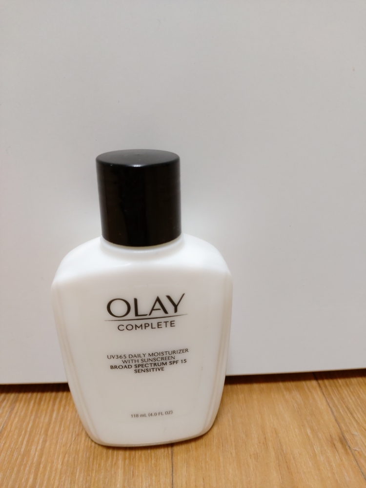 OLAY (Overseas) Complete Daily UV Moisturizer Lotion Sensitive [SPF15] review image