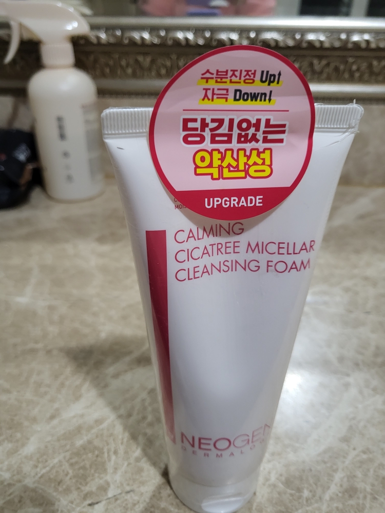 네오젠더마로지 (NEOGENDERMALOGY) 카밍 시카트리 미셀라 클렌징 폼 review image