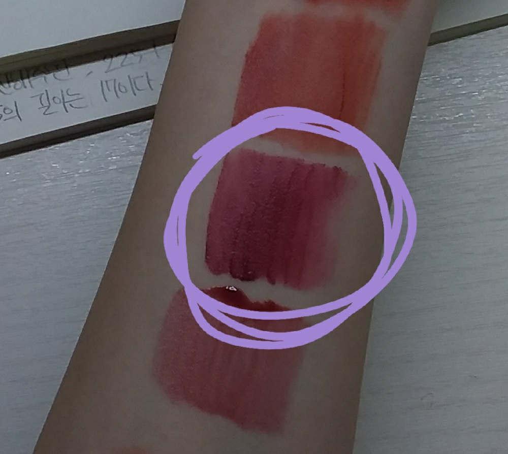 透明哑光唇膏 [10 深紫色]的真实用户使用照片