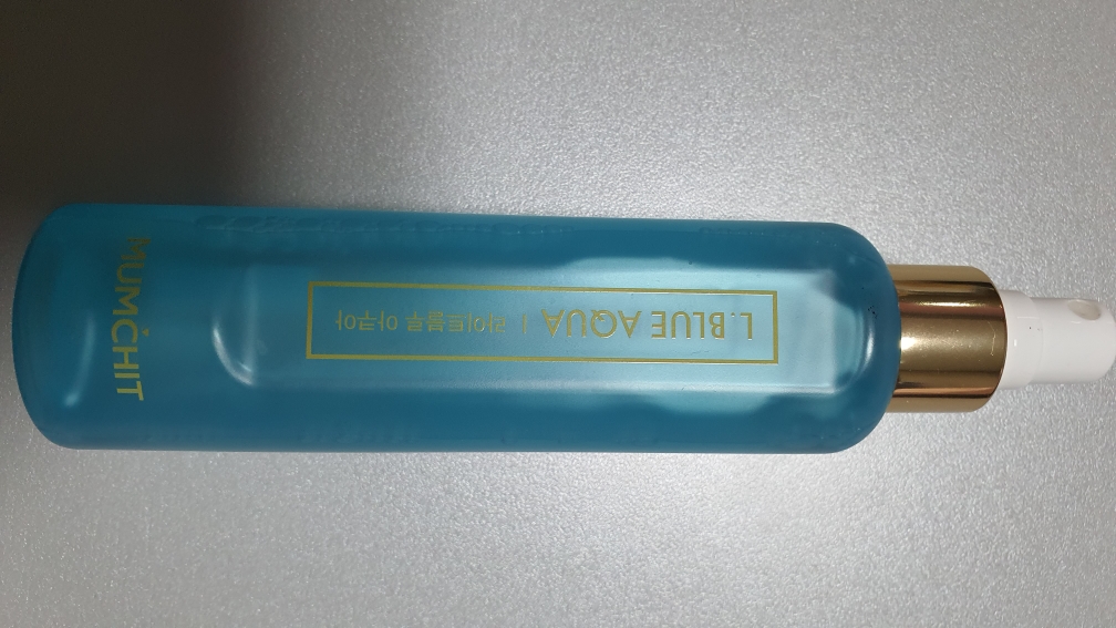 轻蓝色水漾香体喷雾的真实用户使用照片
